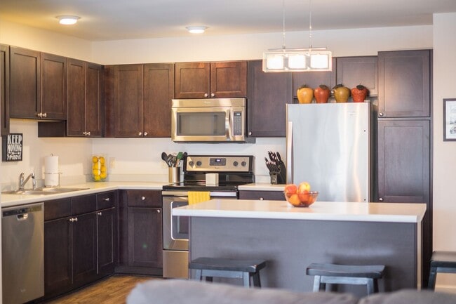 Building Photo - 2 Bedroom/ 2 Bathroom Pet Friendly Apartme...