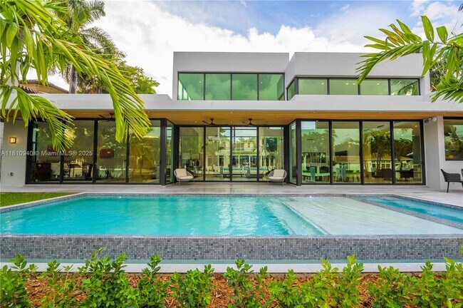 Building Photo - 401 Royal Plaza Dr
