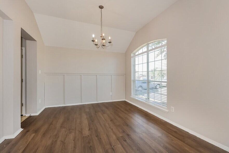 Building Photo - 14104 Golden Pass Rd