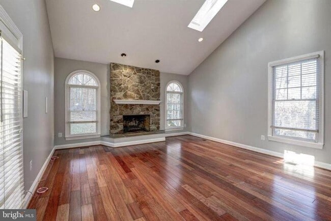 Building Photo - 2082 Hunters Crest Way