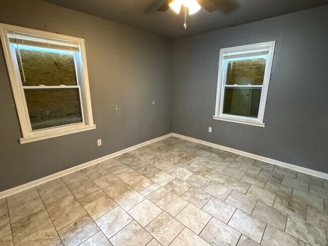 Building Photo - Newly Refreshed 1 bedroom 1 bathroom Duplex - Open To Section 8 - $99 Move In Special