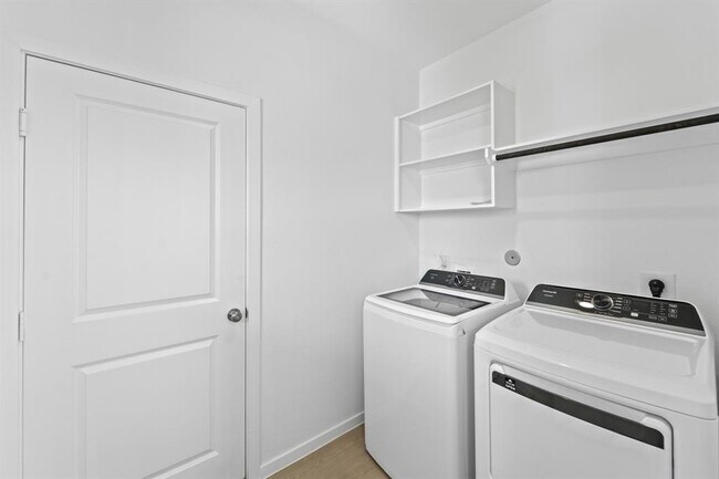 Building Photo - 6707 Sunset Velvet Dr
