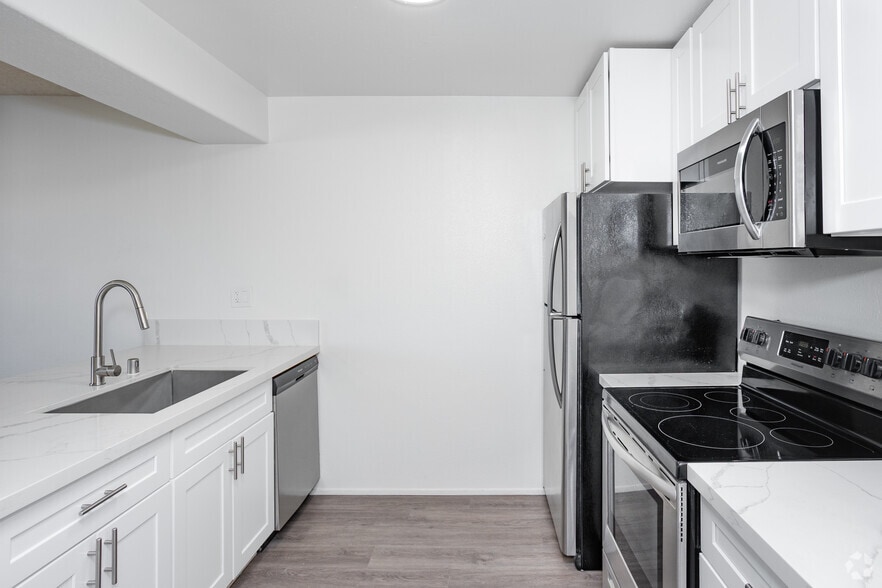 Studio, 1BA - 580SF - Kitchen - Park Stanton Place Senior Apartments