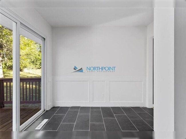 Building Photo - 4 bed, 2 bath, large backyard home AVAILAB...