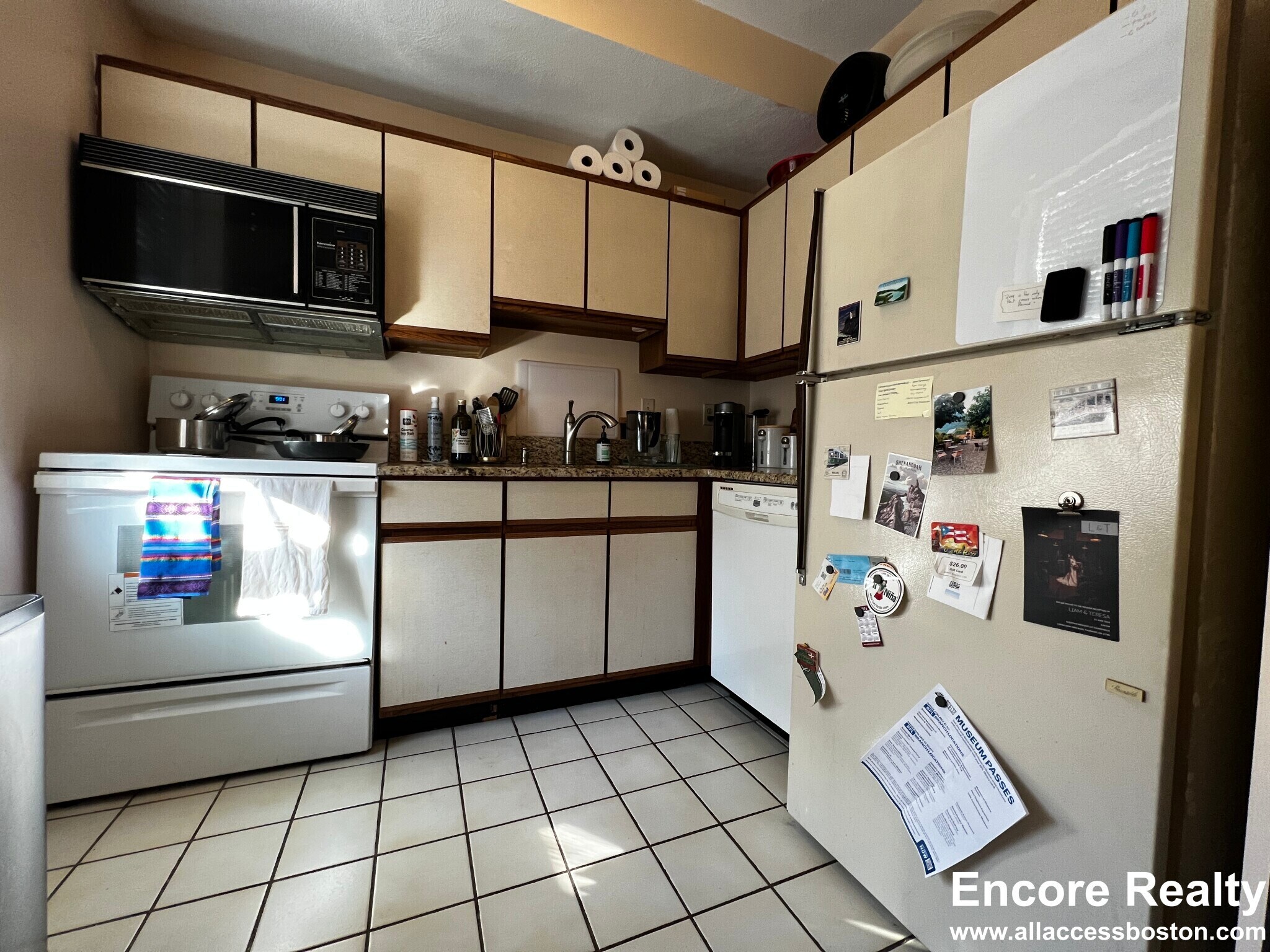 Building Photo - 92 Gordon St