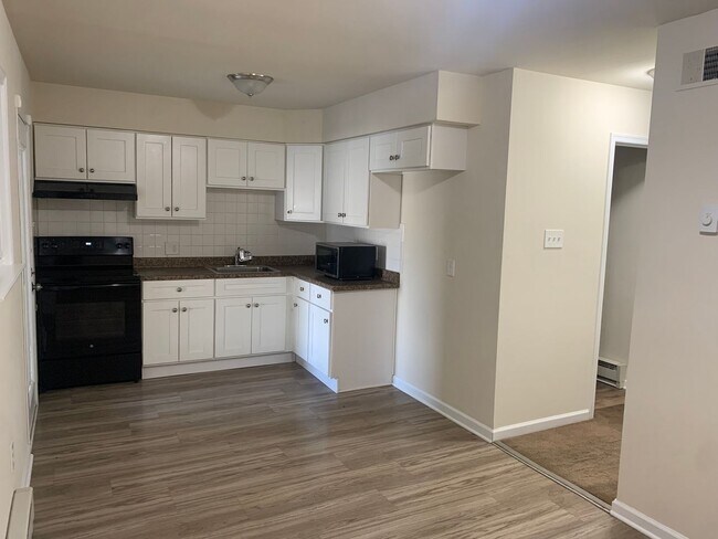 Building Photo - 3 Bedroom 1.5 Bathroom's