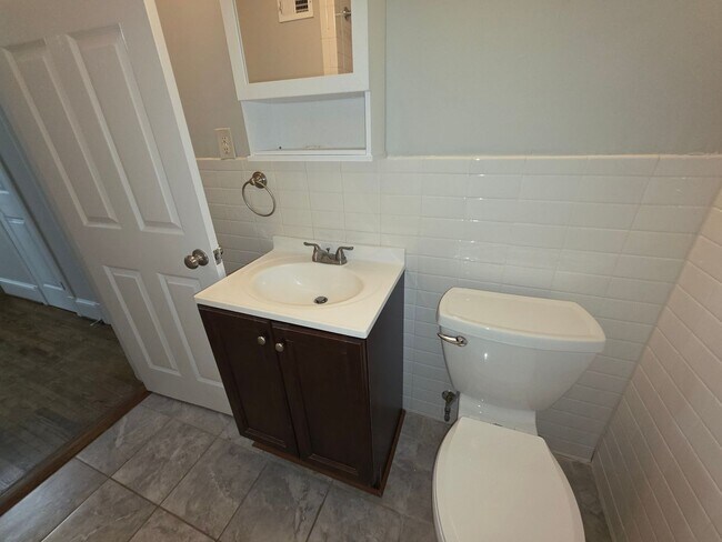 Building Photo - 4134 Sheridan Dr