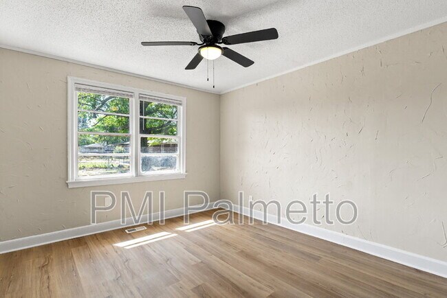 Building Photo - 1611 Holland St