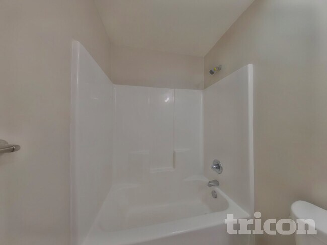 Building Photo - 524 Westside Cir