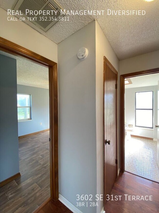 Building Photo - 3602 SE 31st Terrace