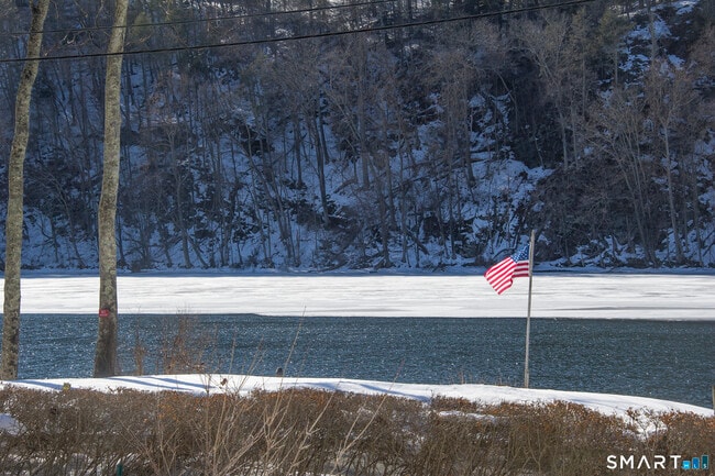 Building Photo - 67 Lake Lillinonah Rd N