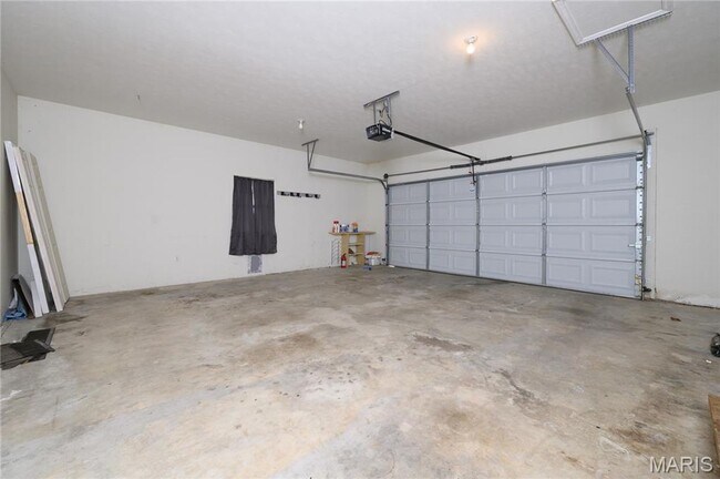 Building Photo - Amazing 4 bedroom 3.5 Bath house