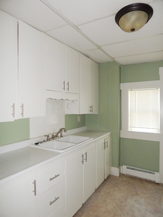 Building Photo - 73 Somerset St