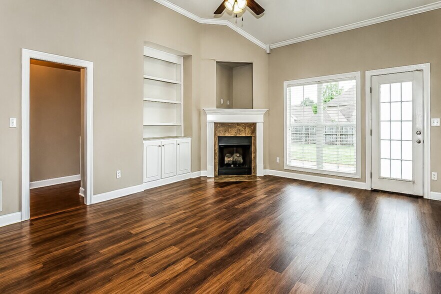 Building Photo - 4378 Bloombury St