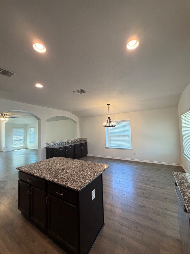 Building Photo - 1114 Emerald Gate Dr