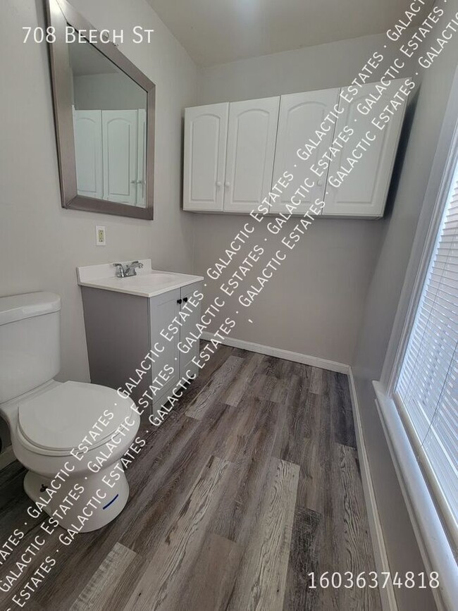 Building Photo - 708 Beech St