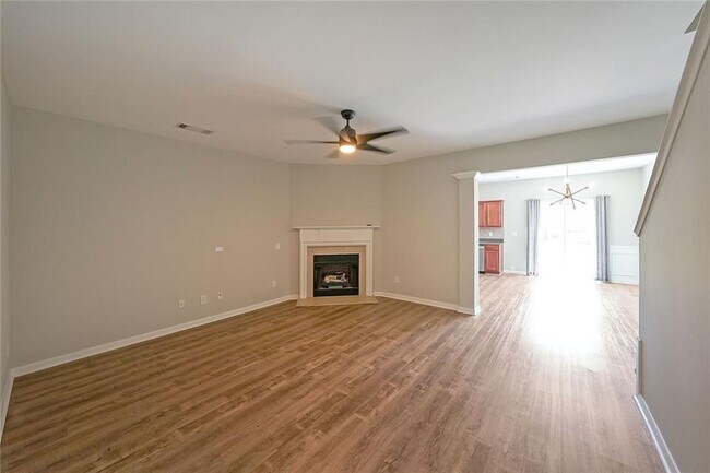 Building Photo - 2062 Lakeshore Overlook Dr