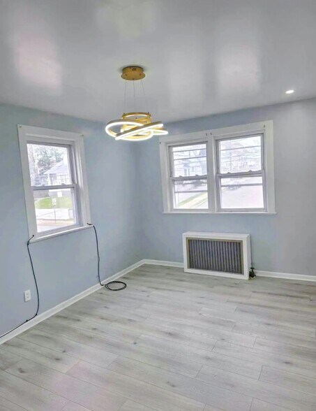 Building Photo - 33 Glover Ave