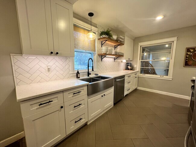 Building Photo - 3554 Abbott Ave N