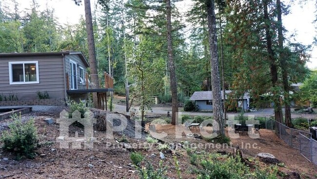 Building Photo - 4 Bedroom Lake Tahuyeh Home
