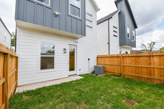 Building Photo - 2706 Bostic St