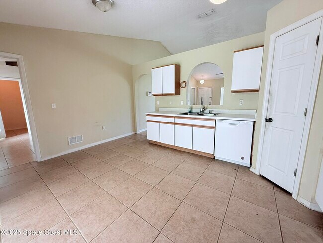 Building Photo - 3232 Wallace Ave