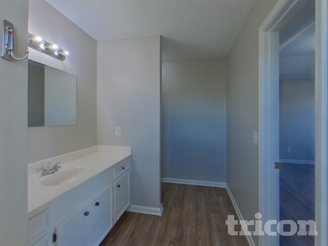 Building Photo - 4 Sweetberry Ct