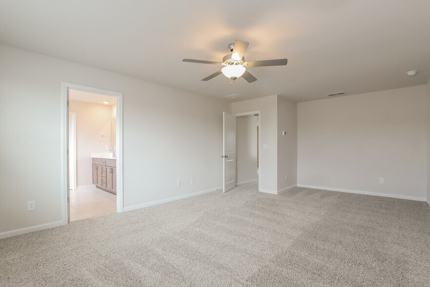 Building Photo - 5910 Green Ash Ct