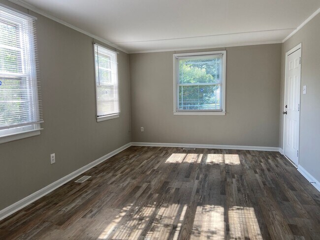 Building Photo - 3 Bedroom, 1 Bathroom House in High Point