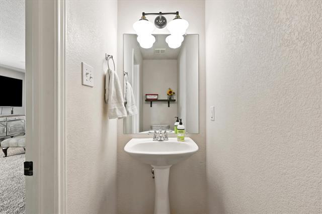 Building Photo - 115 Palomino Ln