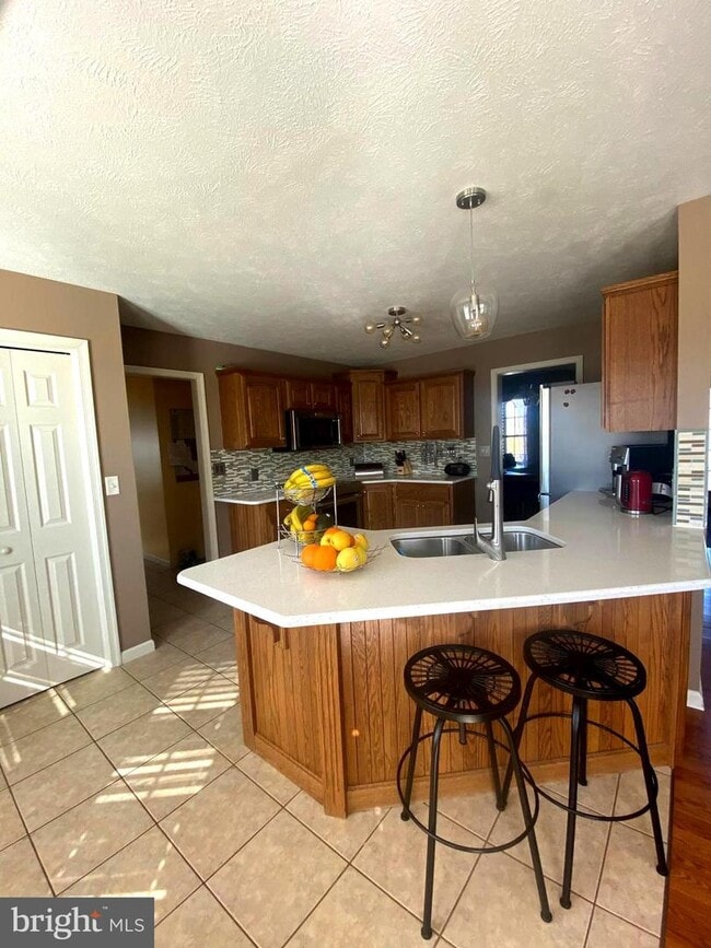 Building Photo - 45 S Strawberry Hill Dr