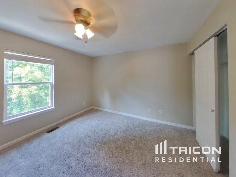 Building Photo - 2715 Adobe Dr