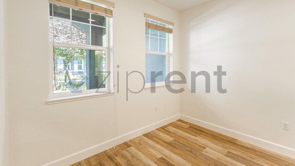 Building Photo - Unit