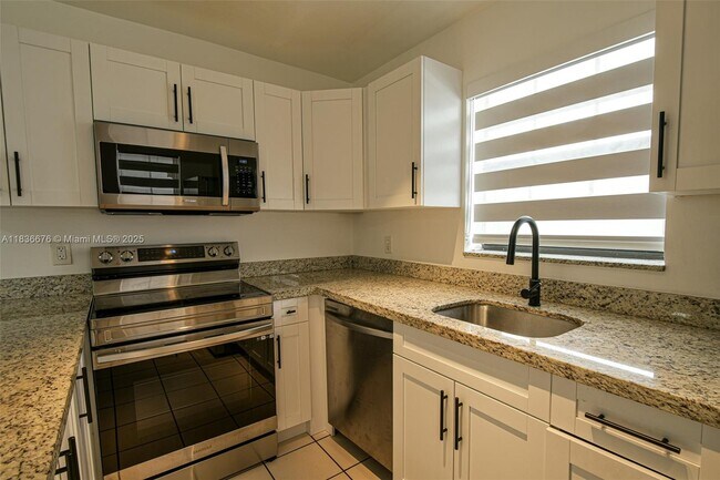 Building Photo - 6211 SW 138th Ct
