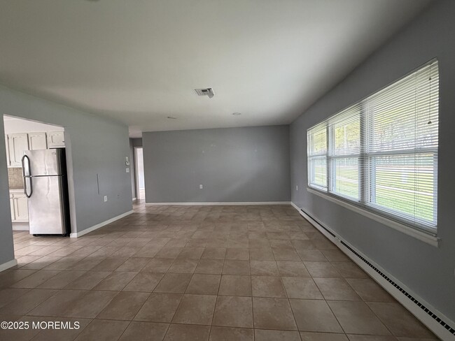 Building Photo - 664D Plymouth Dr