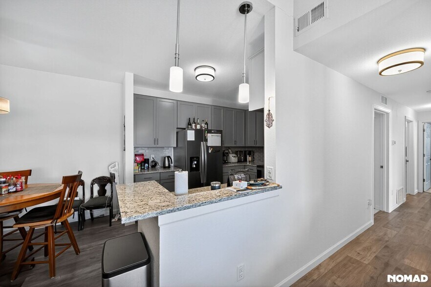 Building Photo - 15700 E Jamison Dr