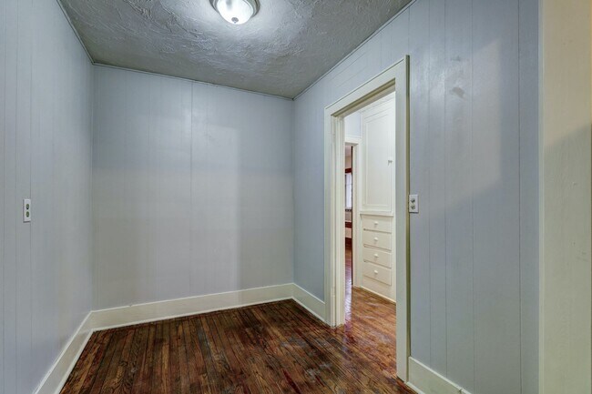 Building Photo - Lovely 1 Bed Home : 1407 1/2 Northwest 17th Street