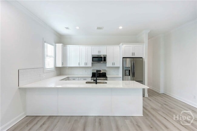 Building Photo - 222 W 39th St