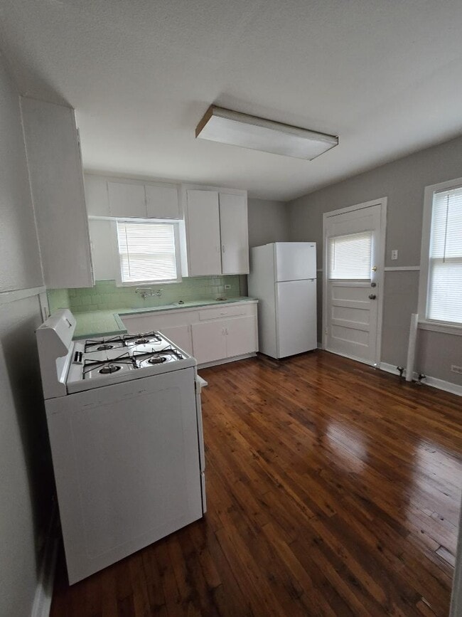 Building Photo - 1339 W Hollywood Ave