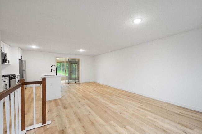 Building Photo - READY FOR MOVE IN! NEWLY RENOVATED 3 BEDRO...