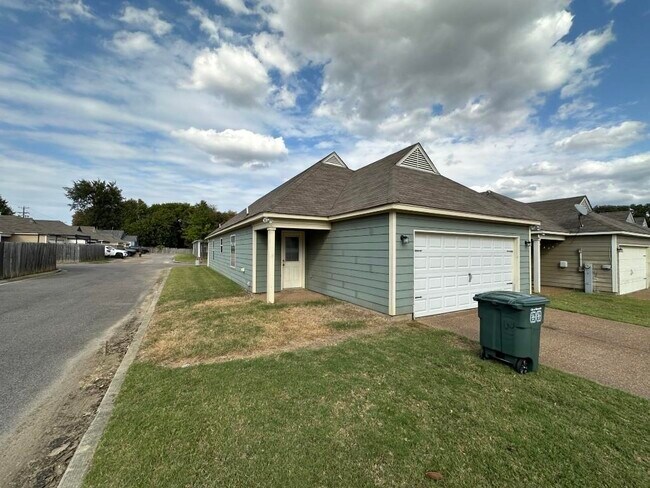 Building Photo - 1311 Crosstown Ct