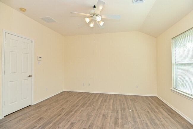 Building Photo - 16827 Bellmoor Ln