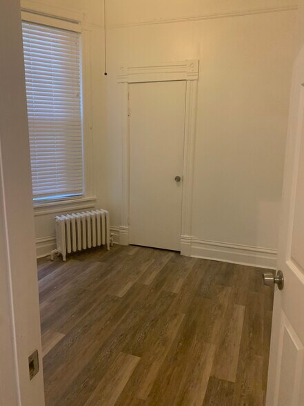1st bedroom - 2930 W Polk St
