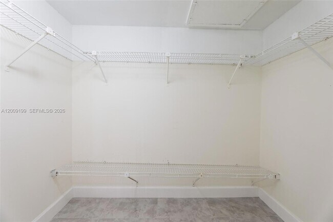 Building Photo - 20160 NE 3rd Ct