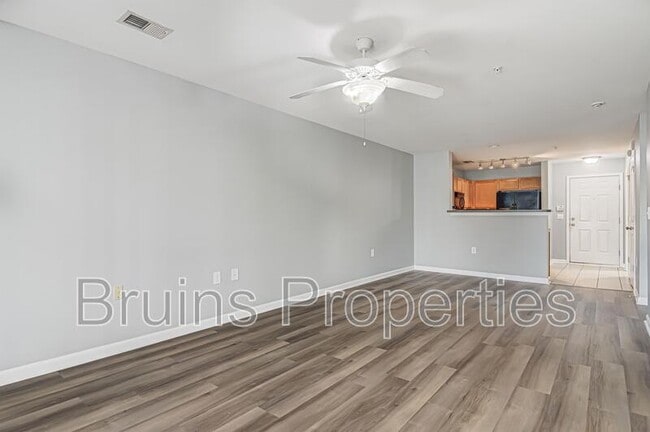 Building Photo - 7108 W Friendly Ave