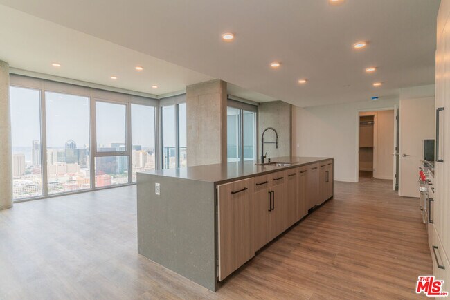 Building Photo - 601 Eleventh Ave