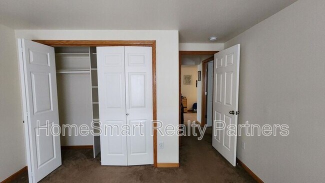 Building Photo - 203 W Coal Creek Dr