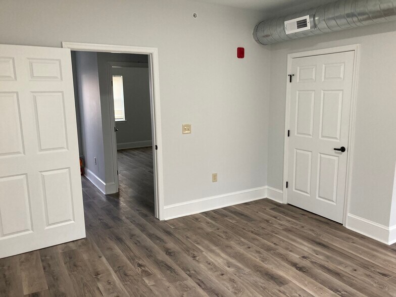 Building Photo - 2515 Frankford Ave