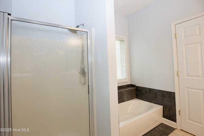 Building Photo - 110 Willow Creek Ln