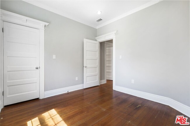 Building Photo - 2230 W 30th St